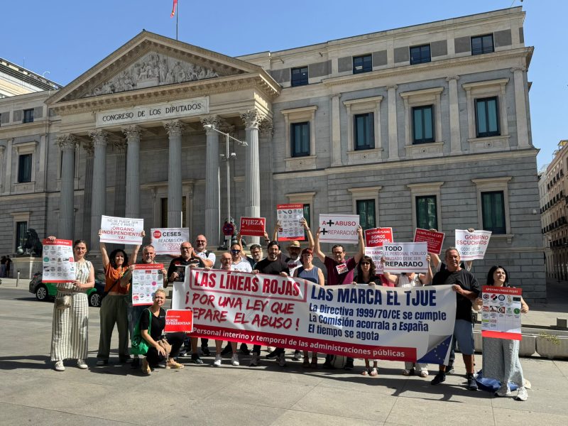 Sindicatos plataformas y asociaciones ante el Congreso de los Diputados en la acción conjunta de Líneas Rojas contra el abuso de temporalidad en el empleo público
